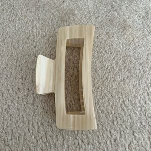 Kov Essentials Hair Clip